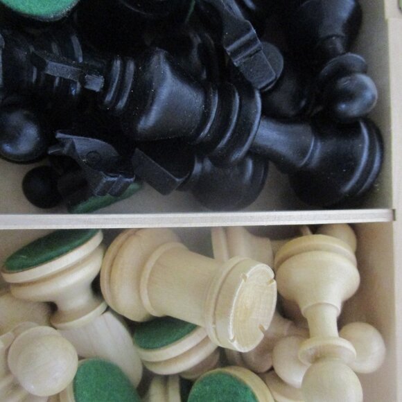 Vintage Carved Wooden Chess 33 Pieces West Germany Dovetail Wood Box EUC Schach - Picture 8 of 10